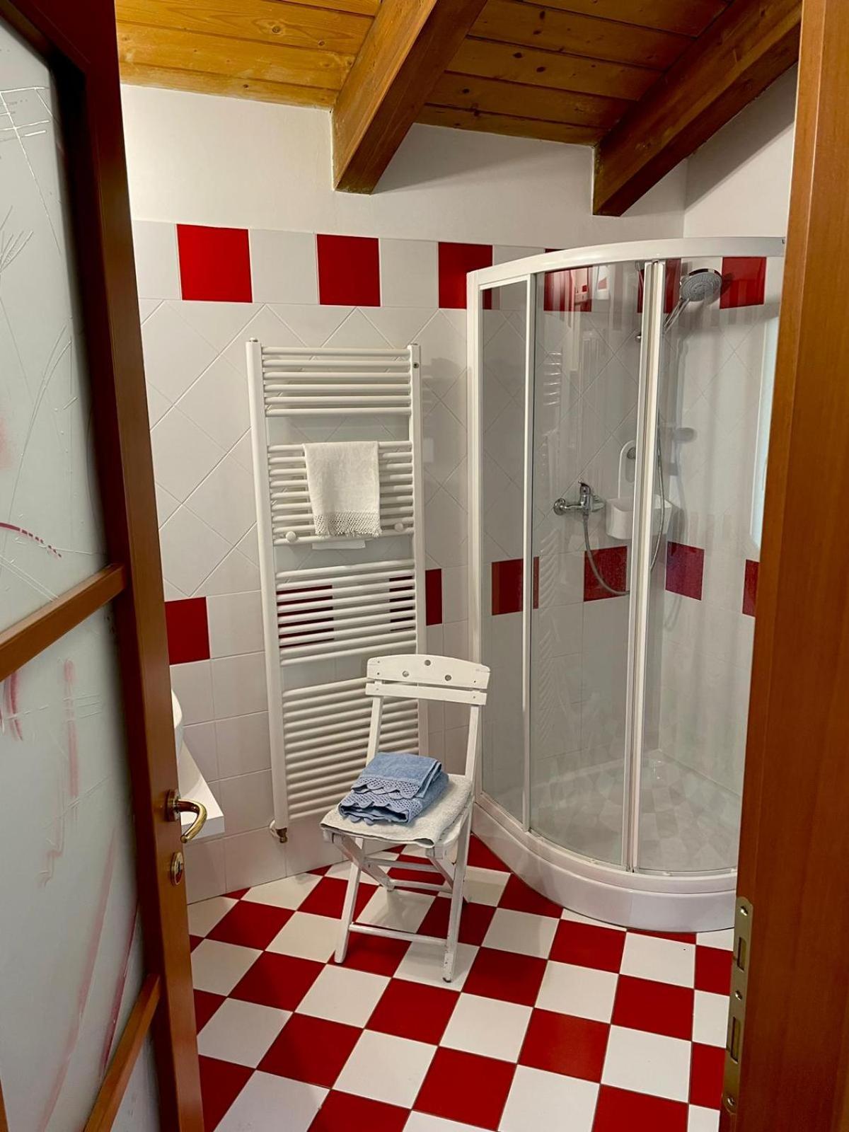L'angolo di Leo Borgofranco d'Ivrea Esterno foto